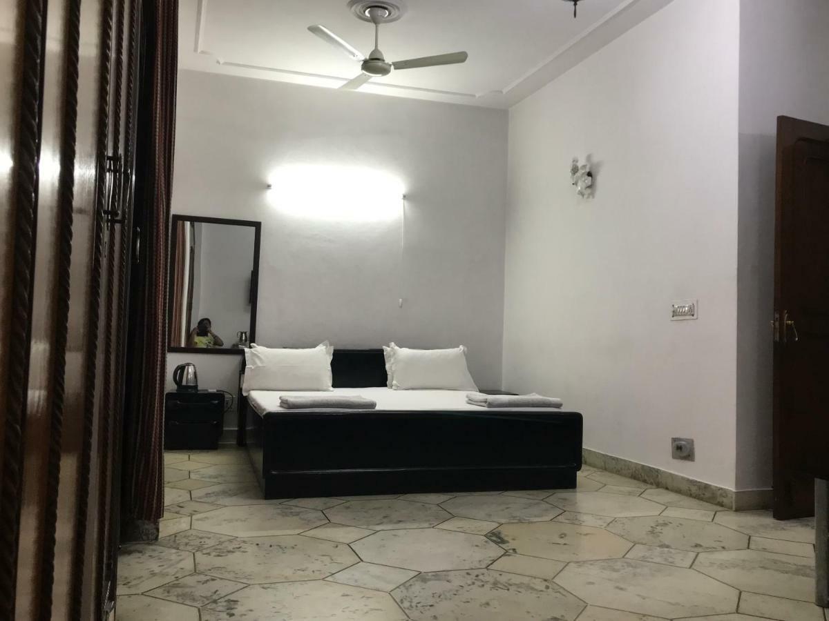 Tatvamasi Homestay Ню Делхи Екстериор снимка